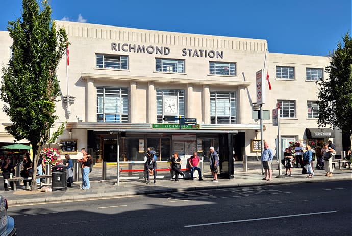 Richmond taxi passenger travelling with Bluebird Cars